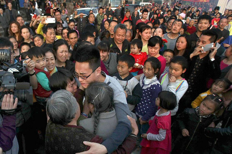 河南济源4岁男孩被拐 26年后母子终团聚感动全村 